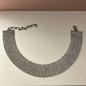 FREE W CLOTHING PURCHASE Silver collar necklace